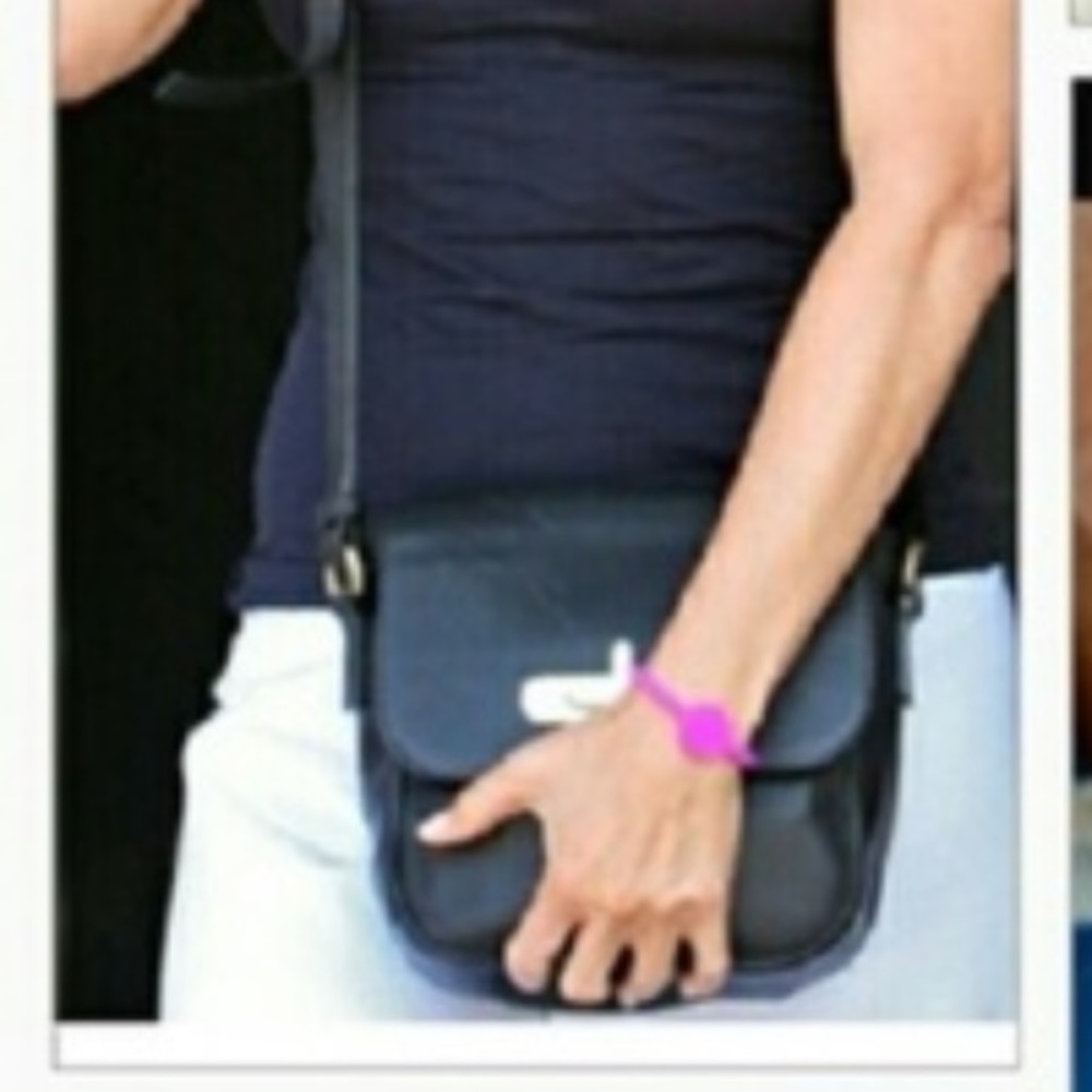 gift!! pack of 2 PINK HOOKLINK MAGNETIC BRACELET - Picture 4 of 4